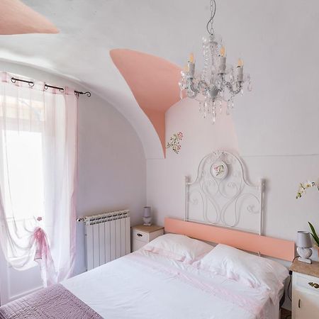 Dussaiga - Camera Delle Rose Dolceacqua Eksteriør billede