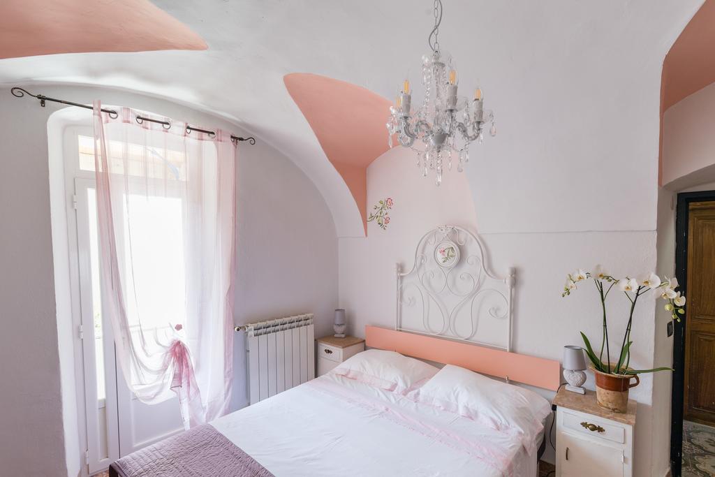 Dussaiga - Camera Delle Rose Dolceacqua Eksteriør billede